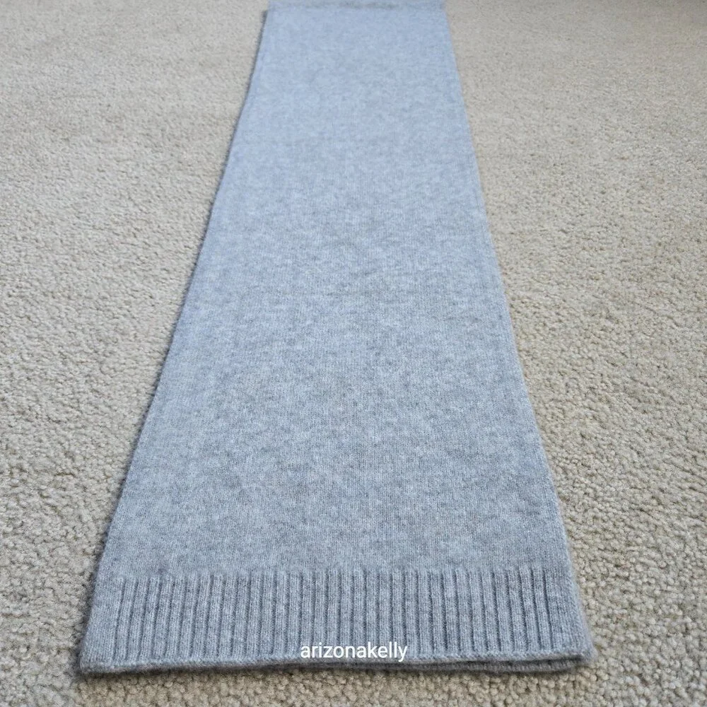 NWOT Cashmere Knit Light Grey Classic Scarf With Ribbed Ends